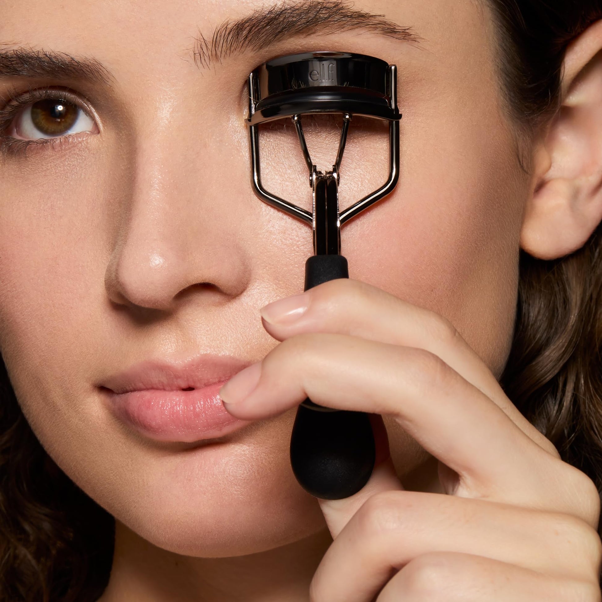 e.l.f. Pro Eyelash Curler, Strong, Contoured, Eye-Opening, Voluminous Lashes, Includes Additional Rubber Replacement Pad, Silver e.l.f. Au supplements